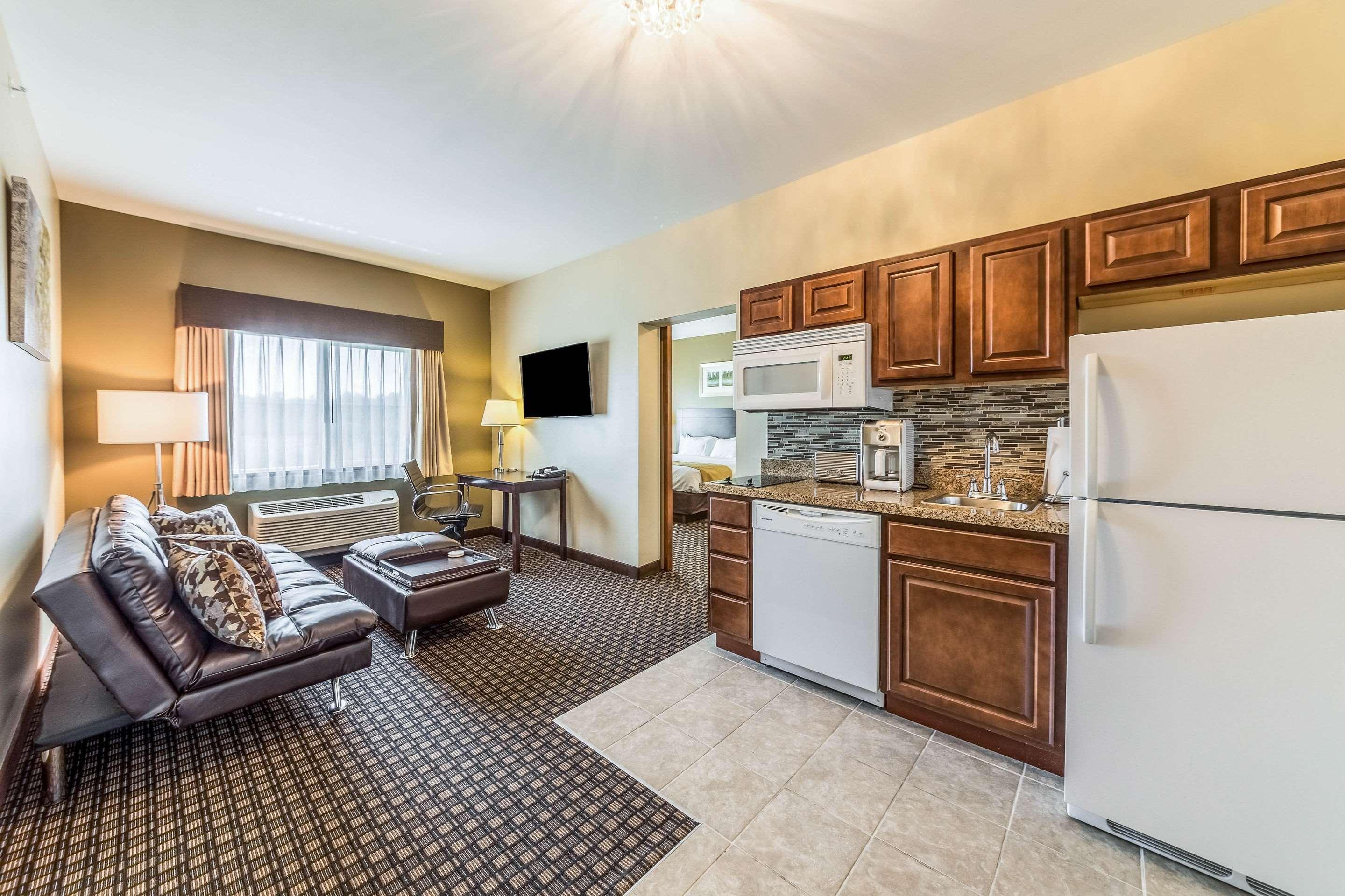 Comfort Inn & Suites Barnesville - Frackville Екстериор снимка