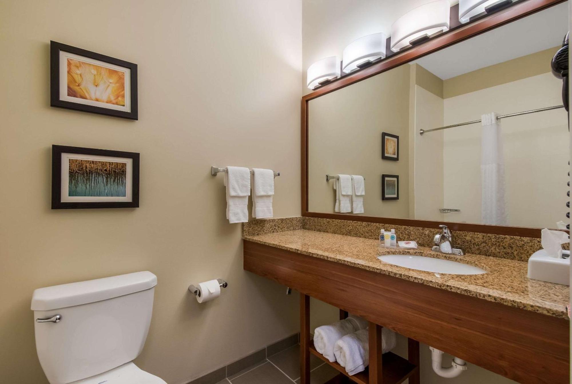 Comfort Inn & Suites Barnesville - Frackville Екстериор снимка