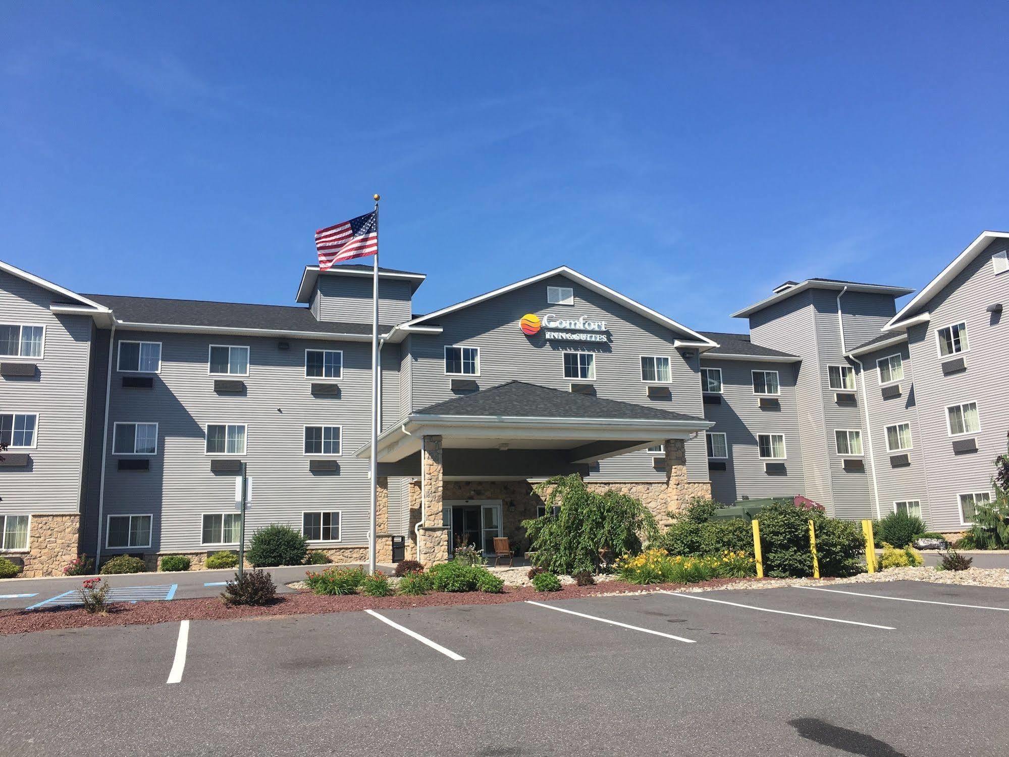 Comfort Inn & Suites Barnesville - Frackville Екстериор снимка